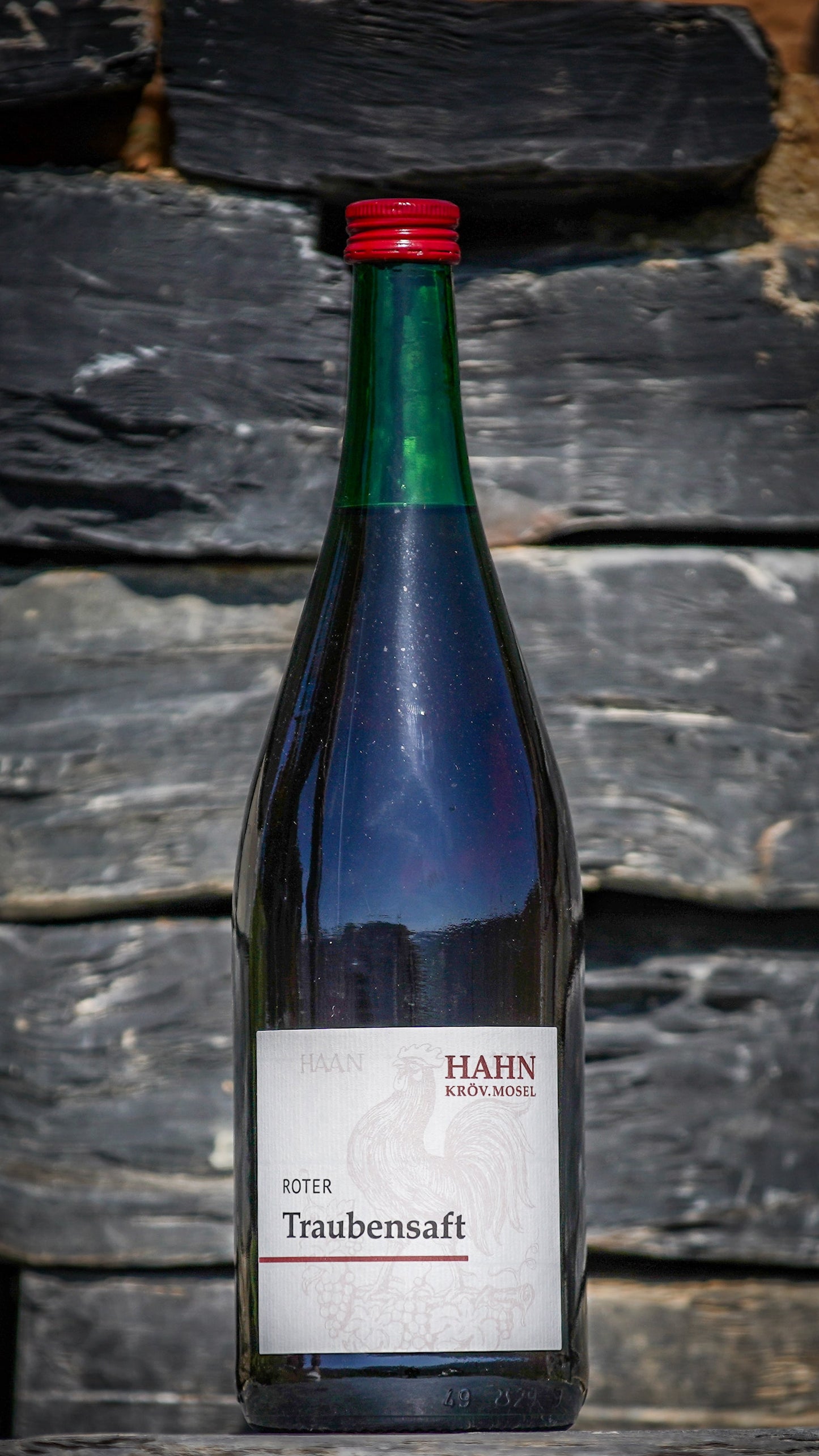 Roter Traubensaft aus eigenen Trauben – Weingut Hahn Mosel